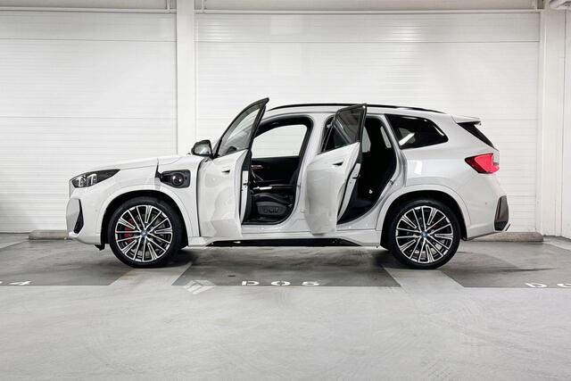 BMW X1 xDrive25e | M-Sport Pro | Travel Pack | Premium Pack | Comfort Pack | Harman/Kardon | Panoramadak | Comfort Access