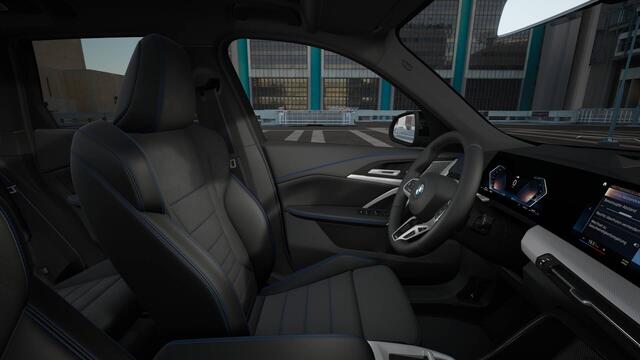 BMW X1 sDrive18i High Executive M Sport Automaat / Panoramadak / Trekhaak / Verwarmd stuurwiel / Sportstoelen / Stoelverwarming / Adaptieve LED / Harman Kardon / Head-Up
