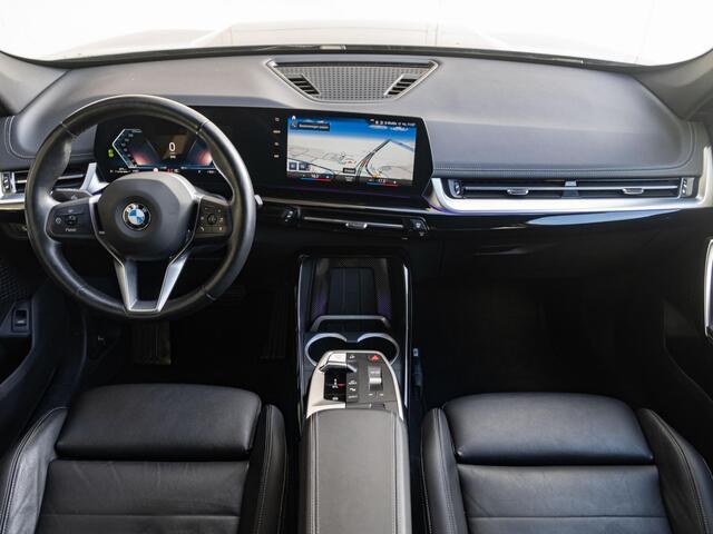 BMW X1 sDrive18i xLine | Premium Pack | Driving Assistent | Parking Assistent | 20 inch | Trekhaak