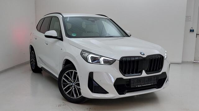 BMW X1 xDrive23i M-Sport | Stoel/Stuurverwarming | Adaptief onderstel | 18"