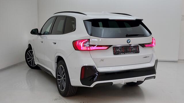 BMW X1 xDrive23i M-Sport | Stoel/Stuurverwarming | Adaptief onderstel | 18"