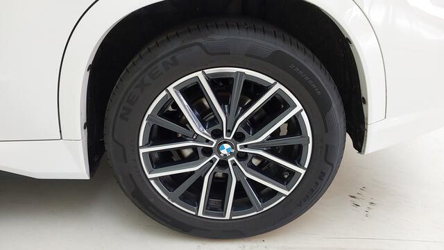 BMW X1 xDrive23i M-Sport | Stoel/Stuurverwarming | Adaptief onderstel | 18"