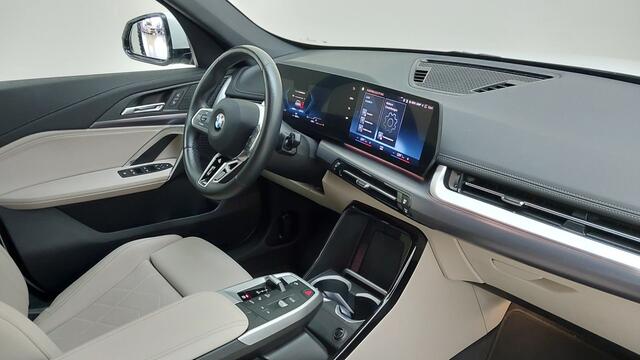 BMW X1 xDrive23i M-Sport | Stoel/Stuurverwarming | Adaptief onderstel | 18"