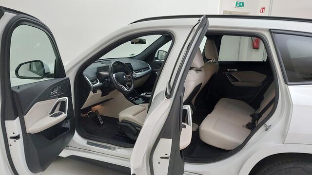 BMW X1 xDrive23i M-Sport | Stoel/Stuurverwarming | Adaptief onderstel | 18"