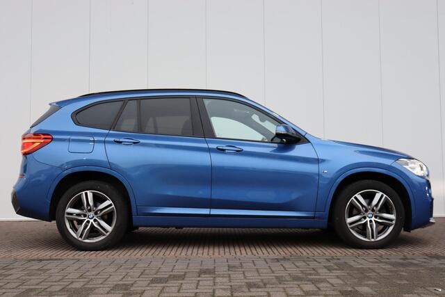BMW X1 sDrive18i High Executive / Stoelverwarming / Achteruitrij camera / Electronic damping control