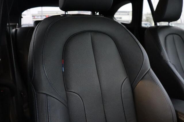 BMW X1 sDrive18i High Executive / Stoelverwarming / Achteruitrij camera / Electronic damping control