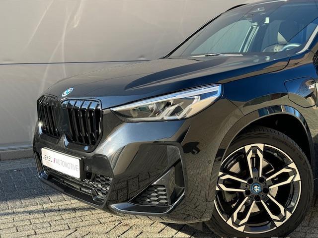BMW X1 xDrive25e M-Sport, Panoramadak, 19" LM velgen, Leren bekleding