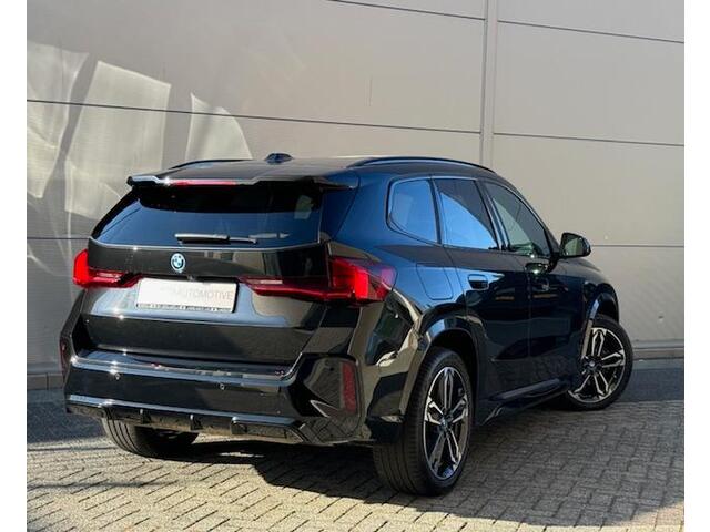 BMW X1 xDrive25e M-Sport, Panoramadak, 19" LM velgen, Leren bekleding