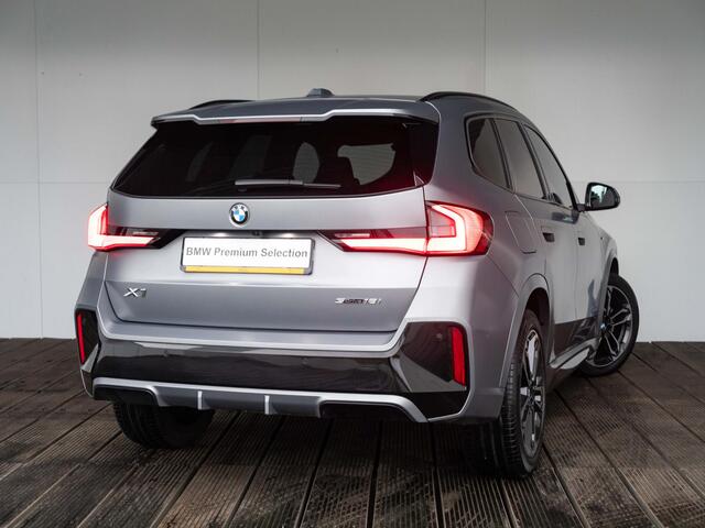 BMW X1 sDrive18i | M Sportpakket | Premium Pack | 19 inch | Comfort Access | Stoelverwarming | Driving Assistant | Trekhaak