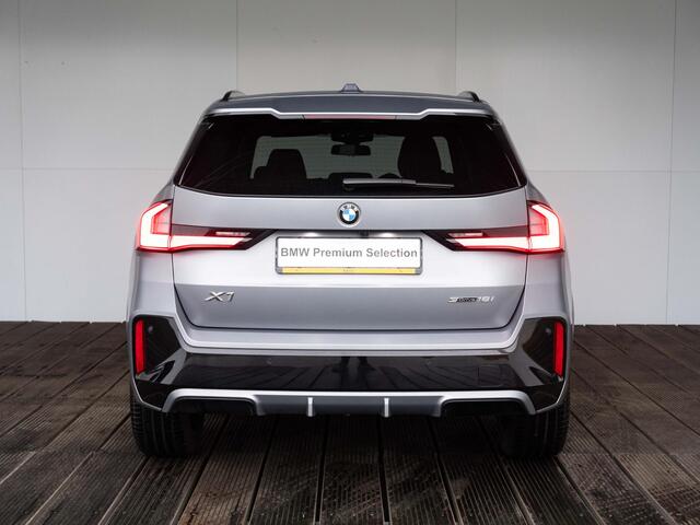 BMW X1 sDrive18i | M Sportpakket | Premium Pack | 19 inch | Comfort Access | Stoelverwarming | Driving Assistant | Trekhaak
