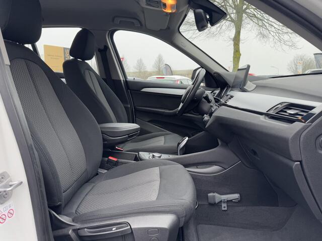 BMW X1 sDrive18i Executive Edition 2e Eigenaar,Navi,Clima,Cruise,PDC,Trekhaak,Weinig KM,Dealer Onderhouden,N.A.P,APK tot 11-2025