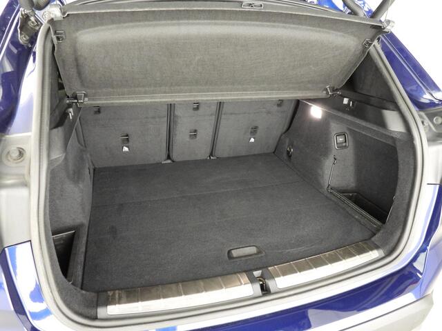 BMW X1 sDrive20i Automaat / Sportstoelen / Leder / Camera / Panoramadak / Head-up / X-Line / 19 inch
