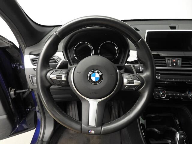 BMW X1 sDrive20i Automaat / Sportstoelen / Leder / Camera / Panoramadak / Head-up / X-Line / 19 inch