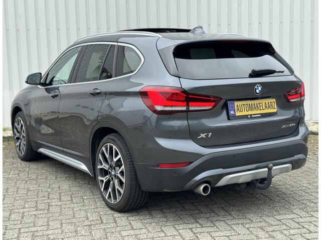 BMW X1 xDrive25e PANO CAM SFEER HUD TREKHAAK