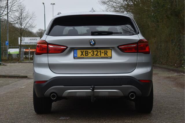BMW X1 sDrive20i Orange Edition II Open dak | Cruise control | Navi | Trekhaak |