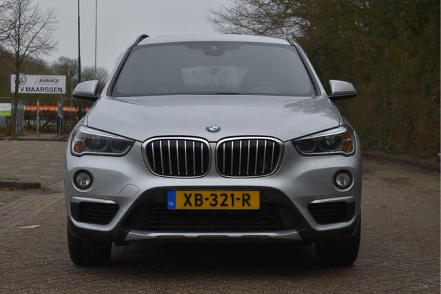 BMW X1 sDrive20i Orange Edition II Open dak | Cruise control | Navi | Trekhaak |