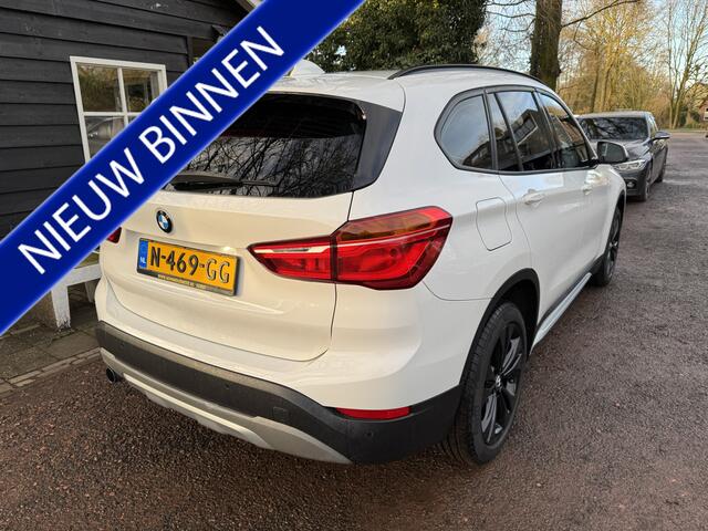 BMW X1 sDrive18i Centennial Exec. PANO|LEER|PDC
