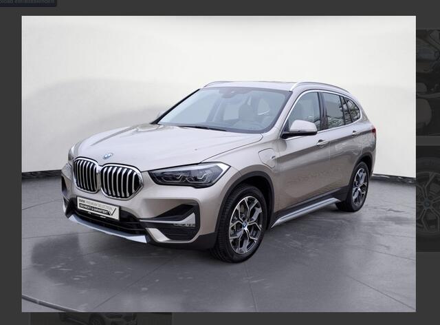 BMW X1 xDrive25e High Executive X-Line | Panorama | HUD | Camera | Beige leder | 220 PK