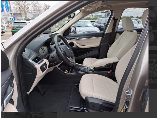 BMW X1 xDrive25e High Executive X-Line | Panorama | HUD | Camera | Beige leder | 220 PK
