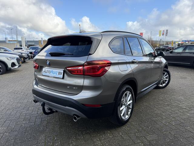 BMW X1 sDrive20i Executive LED DAB Trekhaak 4 Seizoenenbanden PDC V+A Stoelverwarming