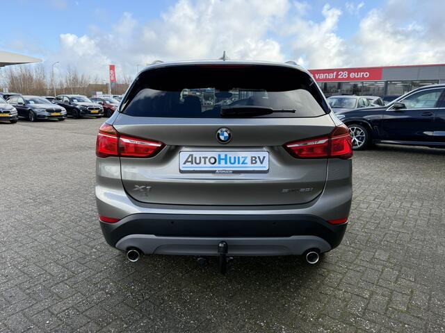 BMW X1 sDrive20i Executive LED DAB Trekhaak 4 Seizoenenbanden PDC V+A Stoelverwarming