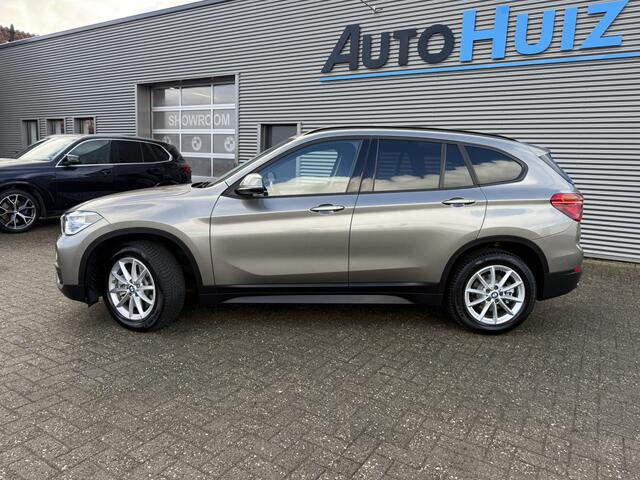 BMW X1 sDrive20i Executive LED DAB Trekhaak 4 Seizoenenbanden PDC V+A Stoelverwarming