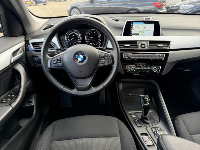 BMW X1 sDrive20i Executive LED DAB Trekhaak 4 Seizoenenbanden PDC V+A Stoelverwarming