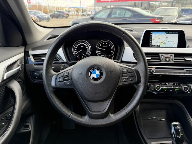BMW X1 sDrive20i Executive LED DAB Trekhaak 4 Seizoenenbanden PDC V+A Stoelverwarming