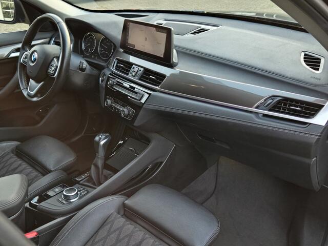 BMW X1 XDRIVE25E X LINE I SPORTSTOELEN I TREKHAAK I HEAD UP I