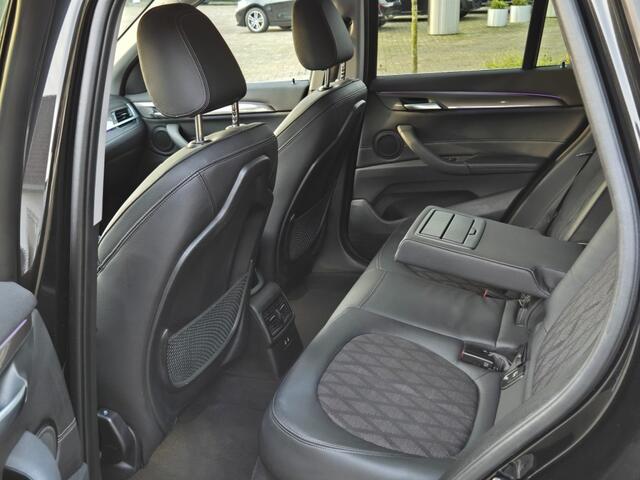BMW X1 XDRIVE25E X LINE I SPORTSTOELEN I TREKHAAK I HEAD UP I