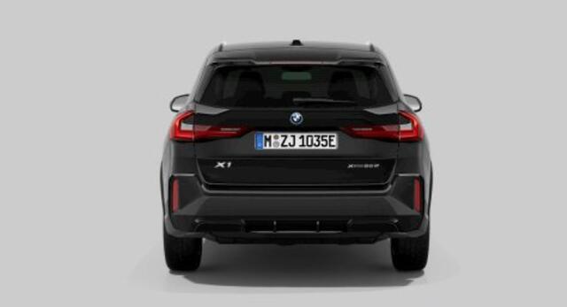 BMW X1 xDrive25e M Sport - Elektrisch verwarmde voorstoelen - Driving Assistant Plus - Comfort Access - Getinte ruiten - Sportstoelen - Automatisch dimmende binnenspiegel - Grootlichtassistent - M Sportstuurwiel -