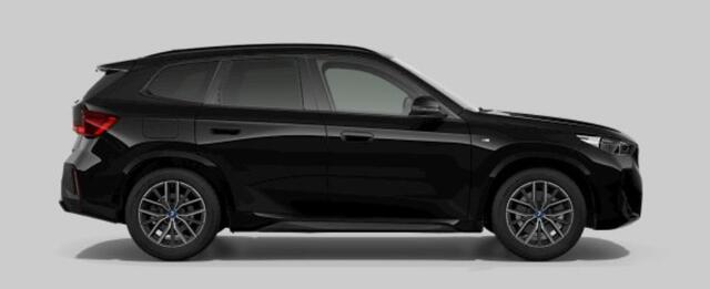 BMW X1 xDrive25e M Sport - Elektrisch verwarmde voorstoelen - Driving Assistant Plus - Comfort Access - Getinte ruiten - Sportstoelen - Automatisch dimmende binnenspiegel - Grootlichtassistent - M Sportstuurwiel -