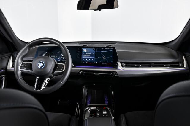 BMW X1 xDrive25e M-Sport - Automaat | Dig. Cockpit | Adapt. Cruise | PDC | Camera | NAV + App. Connect | ECC | Elek. Klep | LM 18" | 4425