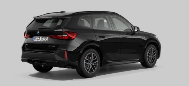 BMW X1 xDrive25e M Sport - Sportstoelen - Elektrisch verwarmde stoelen - Driving Assistant Plus - Automatisch dimmende binnen/buitenspiegel - Comfort Access - Grootlichtassistent - Dashboard Luxury - M Sportstuurwiel -