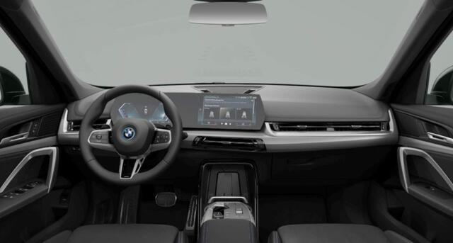 BMW X1 xDrive25e M Sport - Driving Assistant Plus - Elektrisch verwarmde voorstoelen - Sportstoelen - Automatisch dimmende binnen/buitenspiegel - Comfort acces - Grootlichtassistent - Dashboard Luxury - M Sportstuurwiel -