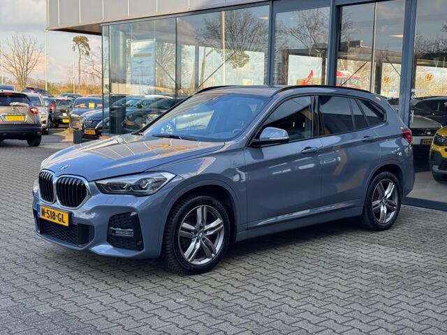 BMW X1 sDrive18i High Executive - navi - stoelverwarming - trekhaak