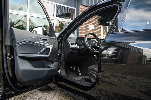 BMW X1 xDrive25e M Sport | Shadow | Driving Ass. Plus | Camera | Adapt. Led | Stoelverwarming | 18 Inch |