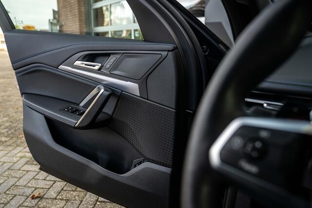 BMW X1 xDrive25e M Sport | Shadow | Driving Ass. Plus | Camera | Adapt. Led | Stoelverwarming | 18 Inch |