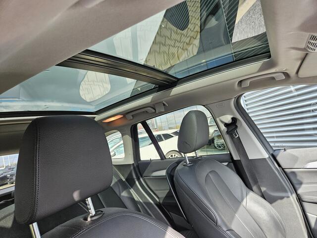 BMW X1 xDrive25e Sportline Plug in Hybrid PHEV | Panodak | Apple Carplay | 19"L.M | Lederen Sportstoelen | DAB | Harman Kardon | Head Up | Stuurverwarming |