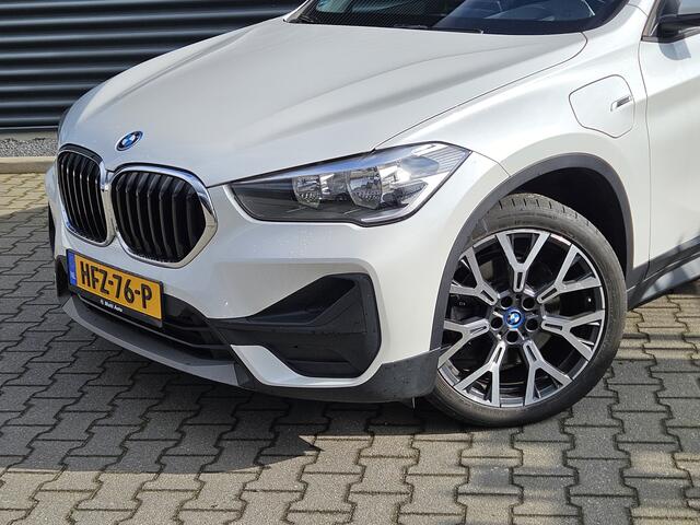 BMW X1 xDrive25e Sportline Plug in Hybrid PHEV | Panodak | Apple Carplay | 19"L.M | Lederen Sportstoelen | DAB | Harman Kardon | Head Up | Stuurverwarming |