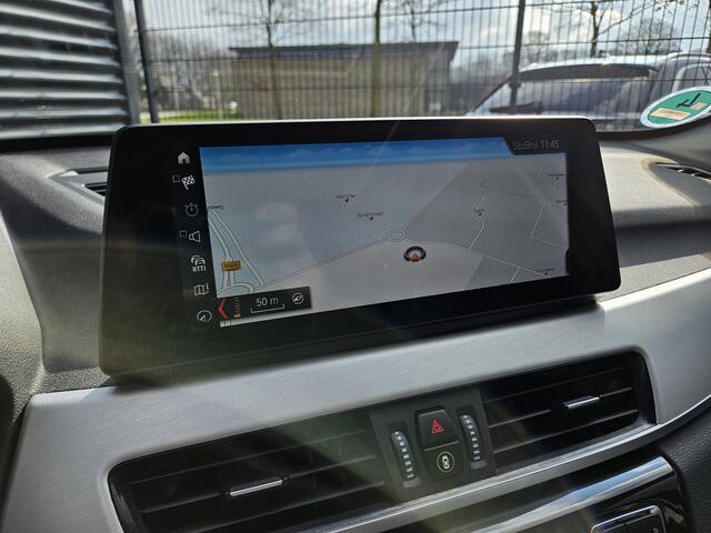 BMW X1 xDrive25e Sportline Plug in Hybrid PHEV | Panodak | Apple Carplay | 19"L.M | Lederen Sportstoelen | DAB | Harman Kardon | Head Up | Stuurverwarming |