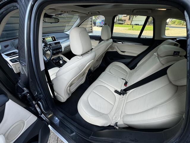 BMW X1 xDrive20i Executive Automaat panodak zeer netjes Memory stoelen VOL VOL
