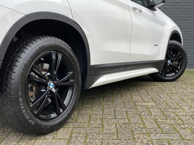 BMW X1 xDrive20i High Executive 192 pk AUT. | dealer onderhouden | navigatie | leder interieur | parkeersensoren | sportstoelen