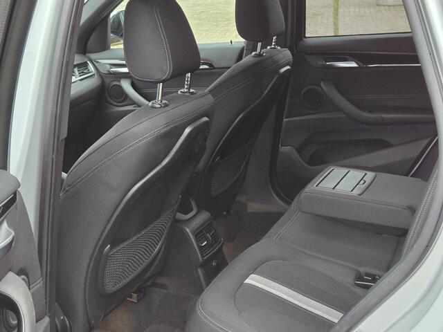 BMW X1 SDRIVE18I SPORTLINE I SPORTSTOELEN I CAMERA I 18 INCH I