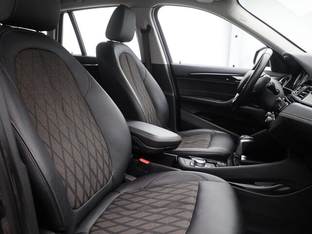 BMW X1 xDrive25e | CAMERA | STOELVERWARMING | NAVIGATIE