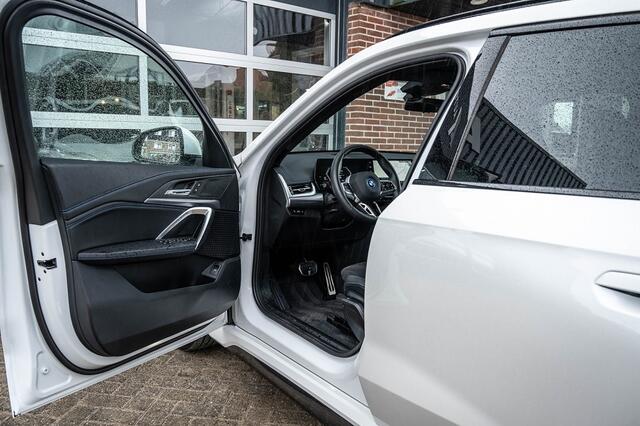 BMW X1 xDrive25e M Sport | Shadow | Driving Ass. Plus | Camera | Adapt. Led | Stoelverwarming | 18 Inch |
