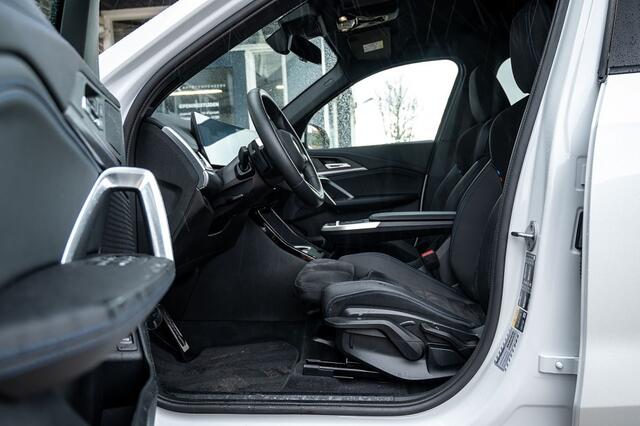 BMW X1 xDrive25e M Sport | Shadow | Driving Ass. Plus | Camera | Adapt. Led | Stoelverwarming | 18 Inch |
