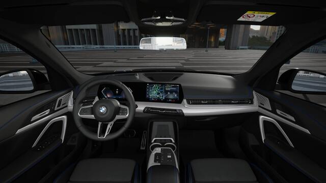 BMW X1 sDrive20i High Executive M Sport Automaat / Panoramadak / Trekhaak / Sportstoelen / Adaptieve LED / M Adaptief onderstel / Parking Assistant Plus / Comfort Access