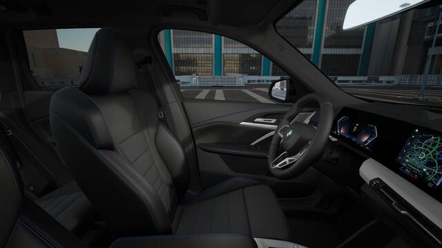 BMW X1 sDrive20i High Executive M Sport Automaat / Panoramadak / Trekhaak / Sportstoelen / Adaptieve LED / M Adaptief onderstel / Parking Assistant Plus / Comfort Access