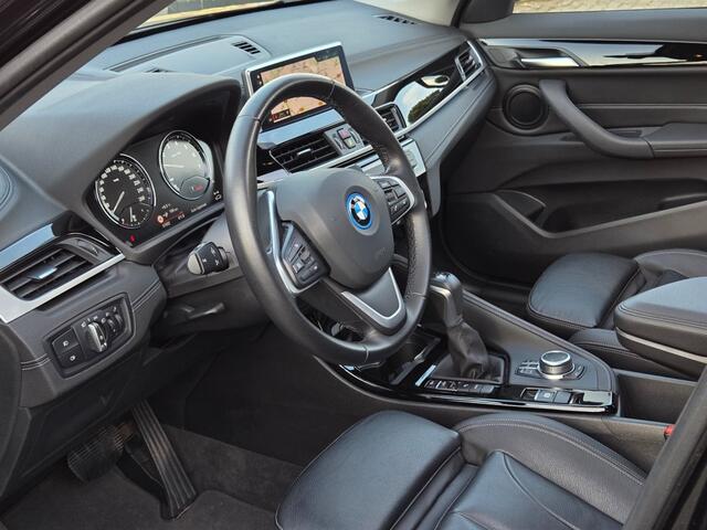 BMW X1 XDRIVE25E SPORTLINE I SPORTSTOELEN LEDER I PANORAMA I NAVIGATIE